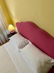 A bed or beds in a room at Nel Sole bilocale