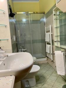 A bathroom at Nel Sole bilocale