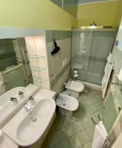 A bathroom at Nel Sole bilocale