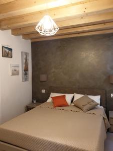 a bedroom with a large bed with a wooden ceiling at b&b Due Perle in Chioggia