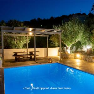 The swimming pool at or close to Villa Douloumi