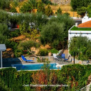 The swimming pool at or close to Villa Douloumi