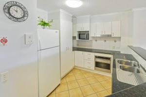 Köök või kööginurk majutusasutuses Serene 3BR Beachfront Retreat, Relax & Reconnect