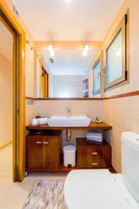 Koupelna v ubytování Шикарная квартира на первой линии -Luxury apartment on the first line sea + 23 fotografií