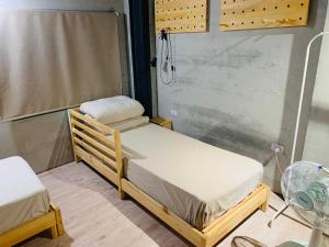 新發文旅公園店 tesisinde bir odada yatak veya yataklar