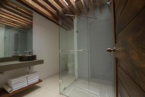 Koupelna v ubytování NaNa Vida Hotel Morelia + 37 fotografií