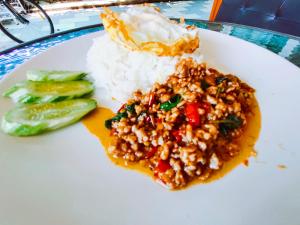 Makanan di atau berdekatan penginapan di ladang