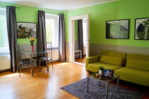 Uma área de estar em Grand Hostel Berlin Classic
