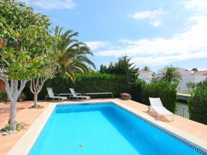Bazén v ubytovaní Holiday Home Falconera by Interhome alebo v jeho blízkosti