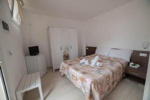 Een bed of bedden in een kamer bij Villa Lara