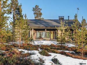 a log home in the woods in the snow at Holiday Home Inarinlahti by Interhome in Inari