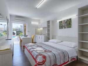 Postel nebo postele na pokoji v ubytování Apartment Nika-8 by Interhome
