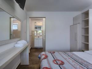Łóżko lub łóżka w pokoju w obiekcie Apartment Nika-11 by Interhome