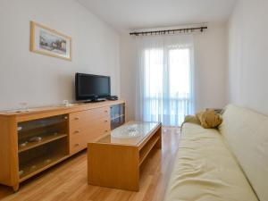 TV a/nebo společenská místnost v ubytování Holiday Home Mia by Interhome
