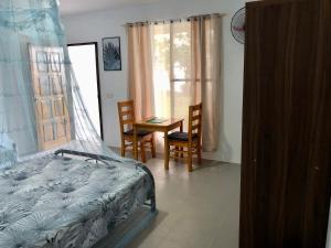 Ένα ή περισσότερα κρεβάτια σε δωμάτιο στο Pintuyan Dive Resort