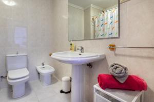 Kúpeľňa v ubytovaní Apartamento Cala Mar + 19 fotografií