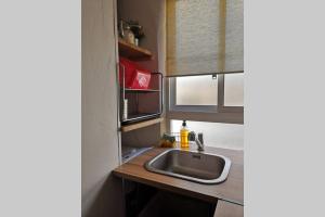 Kuchyňa alebo kuchynka v ubytovaní Apartamento completo, 2min de la playa (El Palo) + 13 fotografií