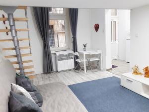 Posedenie v ubytovaní Oriental Apartment near Gozsdu udvar