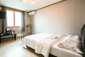 Postel nebo postele na pokoji v ubytování K Guesthouse