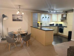 a kitchen and dining room with a table and chairs at Meadow View Apt 2BR 2 Bath Parking Near St Neots in Saint Neots
