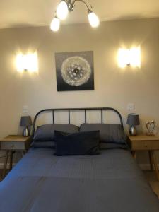Postel nebo postele na pokoji v ubytování Rivermeadow View Apartment -27 Skipper Way