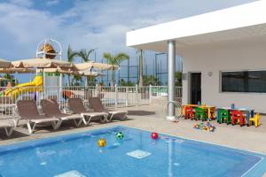 Bazén v ubytování Hotel Riu Vistamar Gran Canaria - All Inclusive nebo v jeho okolí