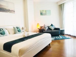 Postel nebo postele na pokoji v ubytování Pattaya Private Beach Luxury Home
