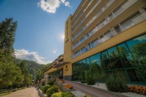 a building on a street in front of a building at Hotel Solar in Szczawnica