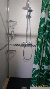 Le Clos des Palombes tesisinde bir banyo