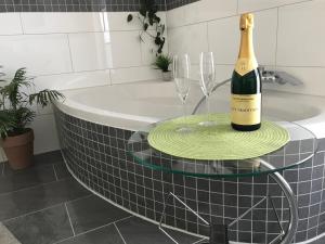 Nápoje v ubytování Ferienwohnung „Anhaide“