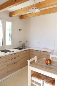 A kitchen or kitchenette at Trullo Le Macchie