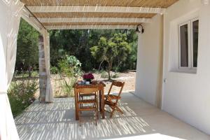 A garden outside Trullo Le Macchie