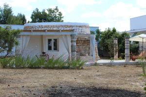 A garden outside Trullo Le Macchie