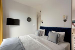 Łóżko lub łóżka w pokoju w obiekcie Apartamenty Prymasa Residence