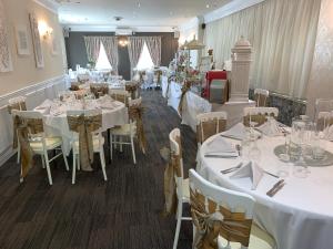 Gallery image of Dimple Well Lodge Hotel in Wakefield