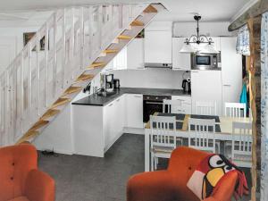 Kuchyň nebo kuchyňský kout v ubytování Holiday Home Maahisenrinne 3 e 19 by Interhome