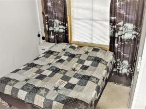 Postel nebo postele na pokoji v ubytování Holiday Home Maahisenrinne 3 e 19 by Interhome