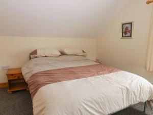 a bedroom with a bed in a room at Lavender Lodge in Hull