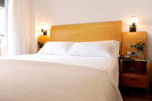 Postel nebo postele na pokoji v ubytování Hotel El Churra