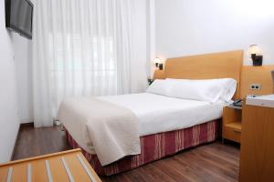 Postel nebo postele na pokoji v ubytování Hotel El Churra