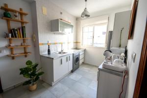 Kuchyňa alebo kuchynka v ubytovaní Apartamento a 60 metros de la Catedral + 6 fotografií