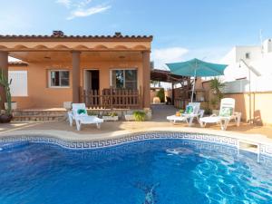 Bazén v ubytovaní Holiday Home Lorena by Interhome alebo v jeho blízkosti