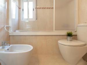 Kúpeľňa v ubytovaní Holiday Home Lorena by Interhome