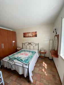- une chambre avec un lit dans l'établissement La Rondine, à Trente