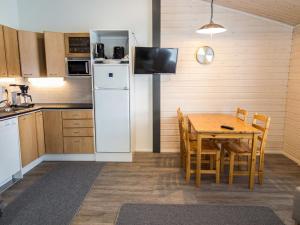 Kuchyň nebo kuchyňský kout v ubytování Holiday Home Venuskukkula by Interhome