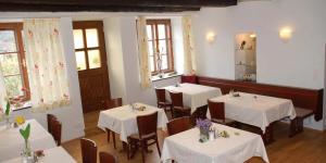 Restaurace v ubytování Pension Gästehaus Heller