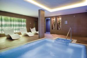 Basen w obiekcie Hotel Riu Arecas - Adults Only lub w pobliżu