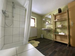 Ett badrum på Nagelfluhhaus Hirsch