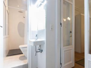 a white bathroom with a sink and a toilet at Amazing down town, near guggenheim. céntrico in Bilbao