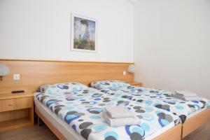 Rúm í herbergi á Garni Moderno